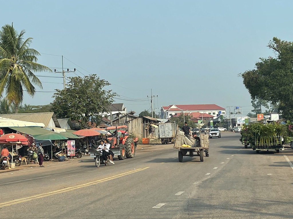 Market street in Sra Aem